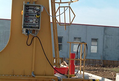 Control cabinet on the leg of a 50-tonne crane